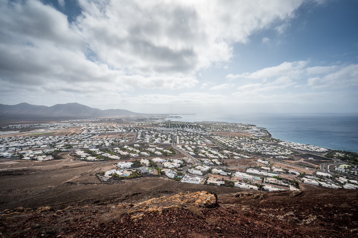Le Volcan Matthew qui domine Playa Blanca